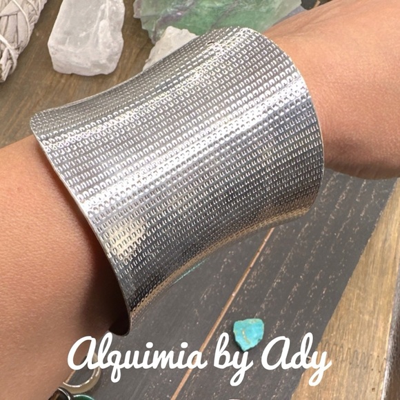 Chunky maximalist cuff statement silver bracelet - Picture 3 of 6